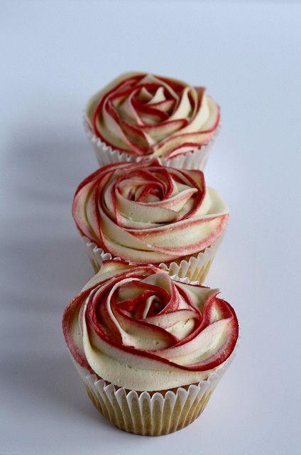 Wedding - The Velveteen Baker // Christina Whitlock Darnell: Rose Cupcakes