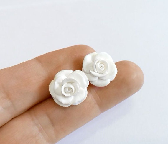 زفاف - White rose stud earrings - White wedding jewelry, Small flower stud earrings, Jewelry bride White, White flower