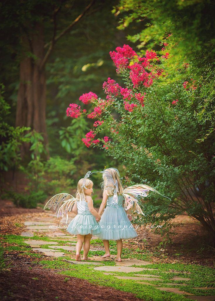 Mariage - Sweet Sisters In Blue – Athens Child Photographer