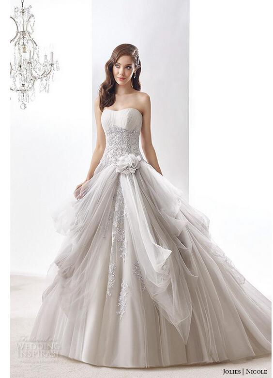 Mariage - New Designer 2016 A Line Wedding Dresses Draped Light Grey Handmade Flower Applique Pleated Tulle Bridal Ball Dress Gowns Chapel Train Online with $137.07/Piece on Hjklp88's Store 
