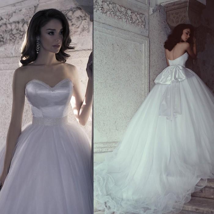 Mariage - Vintage Cheap Wedding Dresses A Line Chapel Train Sweetheart Bow White Tulle And Stain Elegant Beading Sashes Wedding Gowns for Bridal Ball Online with $130.48/Piece on Hjklp88's Store 