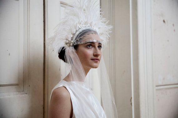 Свадьба - Statement Wedding Headpiece With Ivory Feathers - Vintage Showgirl Feather Headdress - Carnival Wedding - Bohemian Bridal Headpiece