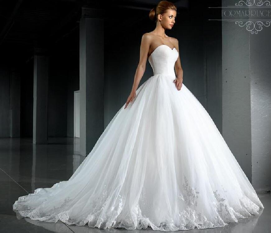 Mariage - New Arrival White Vestidos De Noiva Wedding Dresses 2016 Pleated Sweetheart Applique Tulle Bridal Gowns Lace-up Back Ball Chapel Length Online with $129.95/Piece on Hjklp88's Store 