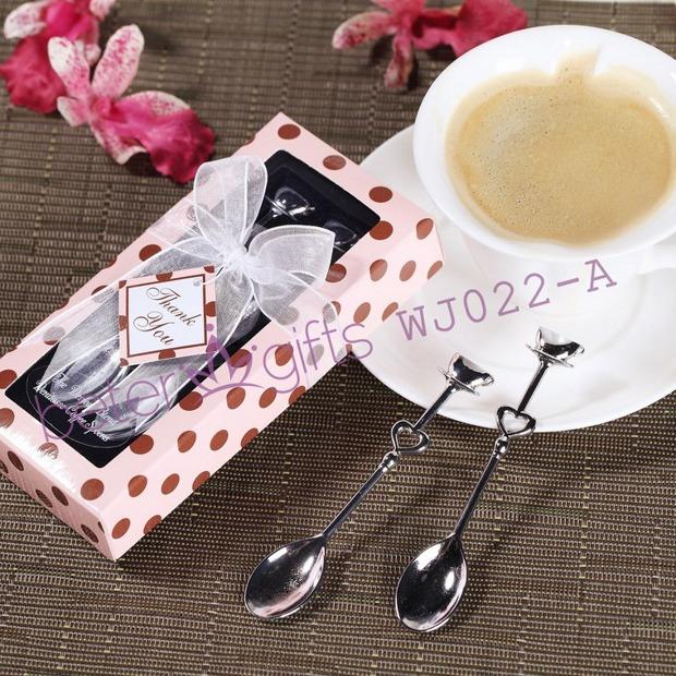 Свадьба - Bridal favors of heart shaped coffee spoon Bachelorette Party gifts BETER WJ022/A from Reliable gift charm suppliers on Your Party Supplies 