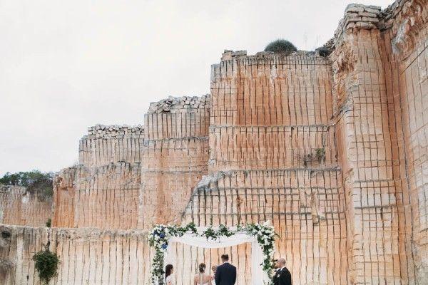 Свадьба - Understated Italian Wedding At Cave Bianche Hotel 