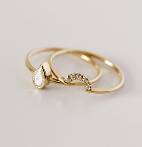 زفاف - 0.2 Carat Pear Diamond Engagement Ring With A Pave Diamonds Crown Ring - Wedding Set - 18k Solid Gold
