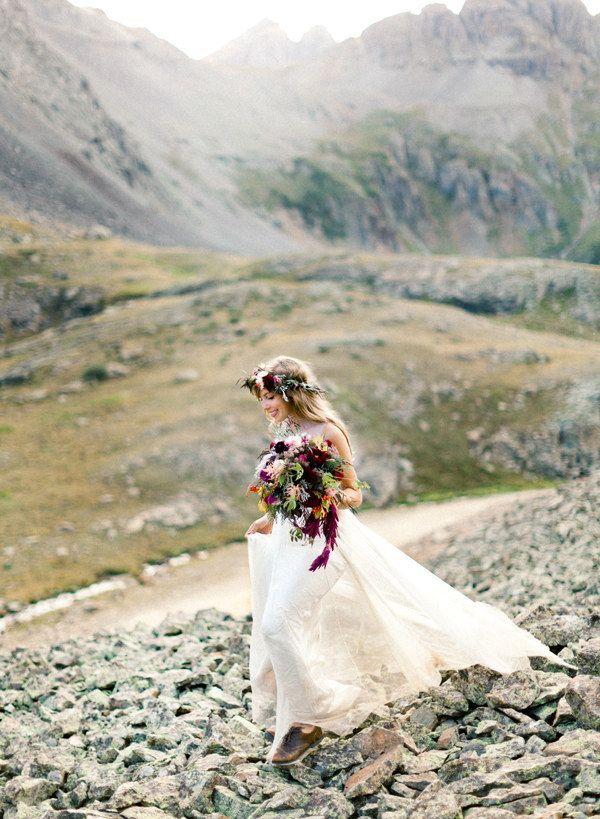 Mariage - 19 Incredibly Beautiful Floral Crowns For Fall Weddings