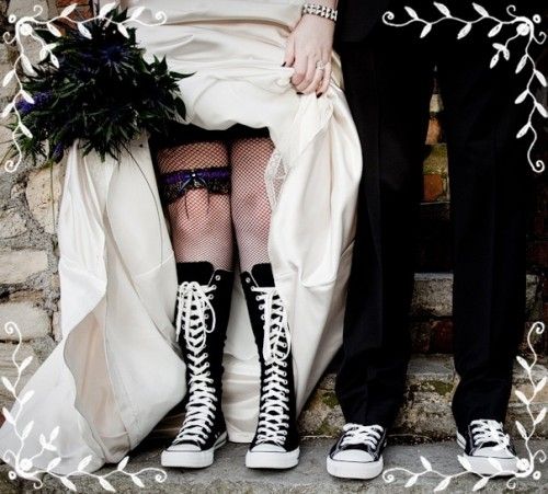 Hochzeit - 26 Beautiful Halloween And Gothic Wedding Shoes 