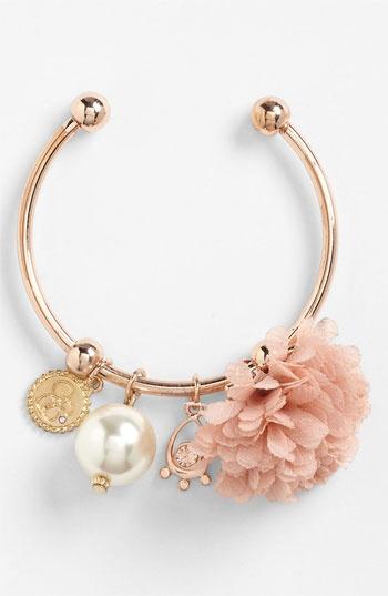 Hochzeit - Jessica Simpson Flower Bracelet 