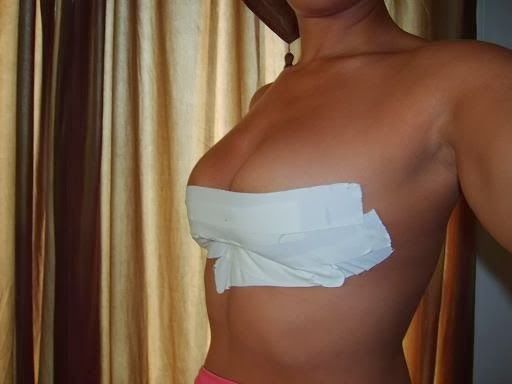 Hochzeit - Ways To Tape Your Breasts For A Strapless Look - AllDayChic