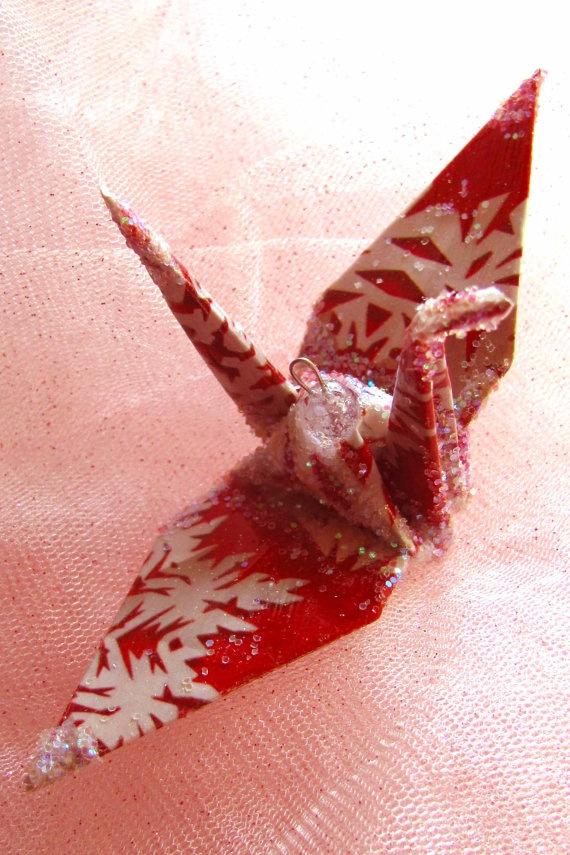 Mariage - Christmas Bird Ornament Peace Crane Wedding Cake Topper Favor Origami Eco Friendly Japanese Paper Holiday Decor Paper Cut Snowflakes