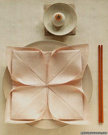 زفاف - Napkin Folding: Lotus 