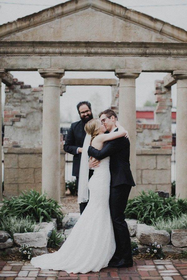 Mariage - Quirky Missouri Wedding At Historic Firehouse No. 2 