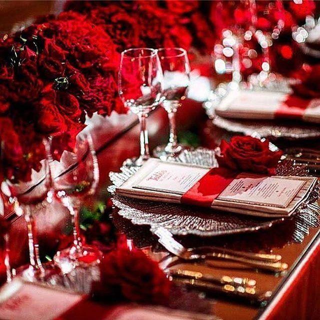 Свадьба - StrictlyWeddings On Instagram: “Romantic Red Reception With @hiddengardenflowes, @levinefoxevents And @revelryeventdesign.  By @john_solano_photography.…”