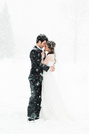 Свадьба - 38 Couples Who Absolutely Nailed Their Winter Weddings