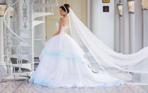زفاف - Color On White? 20 Beautiful White Wedding Dresses With A Touch Of Color