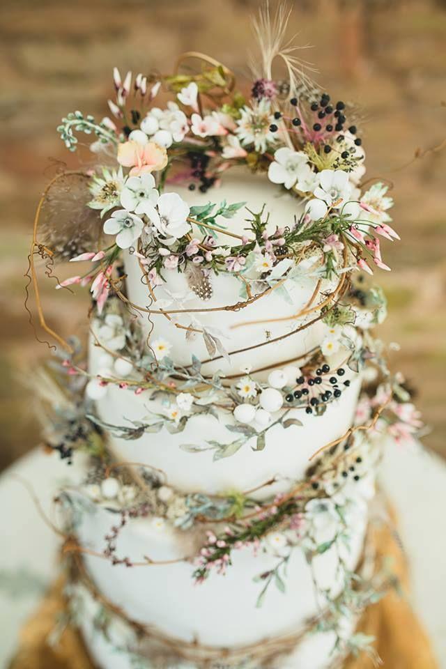 Свадьба - Elegantly Colored Wedding Cakes