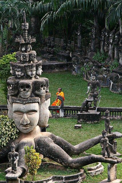 Mariage - Buddha Park, Vientiane, Laos.