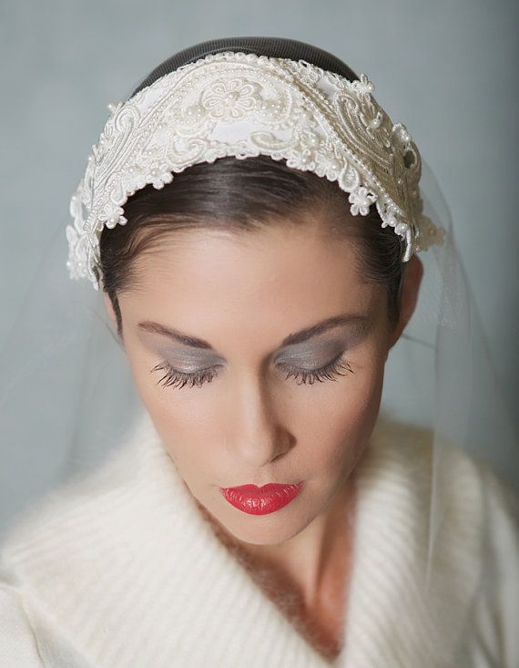 Hochzeit - Ivory Lace Headband, Vintage Lace Bridal Cap, Ivory, Wedding Headpiece, Great Gatsby, Chantilly Lace - STYLE 018