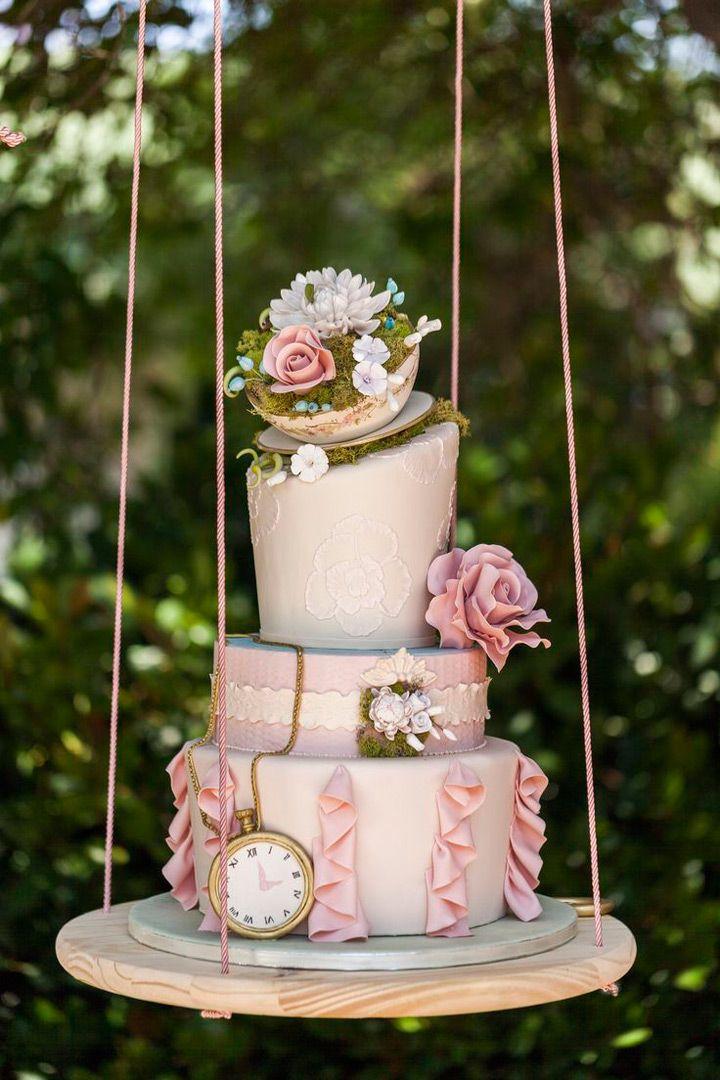 Свадьба - Hanging, Floating And Upside Down Wedding Cakes We Love