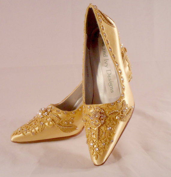 Свадьба - Marie Antoinette Gold Lace Wedding Shoes, Lace Bridal Shoes, Gold Wedding Heels, Swarovski Crystal Bridal Pumps