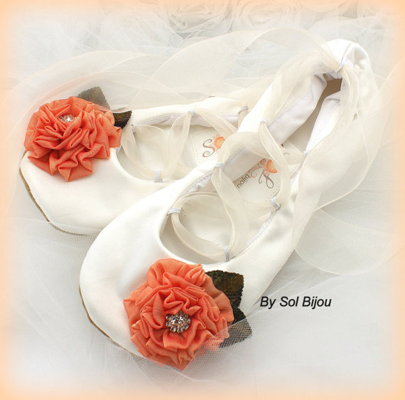 Hochzeit - Ballet Flats, Bridal, Wedding, Shoes, Flats, Lace up, Ballerina, Slippers, Flower Girl, Ivory, Tangerine, Green, Satin, Crystals, Elegant