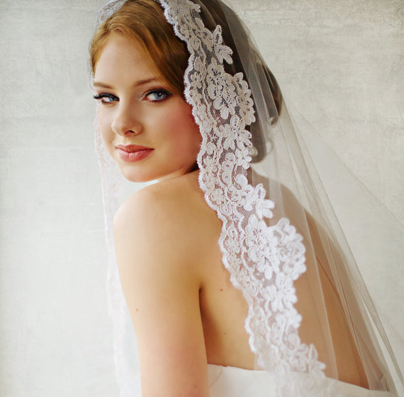Mariage - Bridal Veil, Traditional Veil,  Mantilla Cathedral Length Veil, Wedding Veil, Lace Edged Veil, Wedding Hair Accessory, Long Veil
