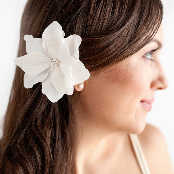 زفاف - Magnolia Flower Hair Clip - Ivory - Lace - Bridal Hair Clip - Wedding Hair Clip - Fabric Hair Flower