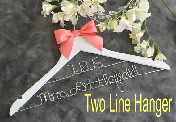 زفاف - HUGE SALE Wedding hanger/ SALE / personalized Bridal hanger/Two Tier hanger / perfect bridal shower gift , u pick any name , bridal party gi