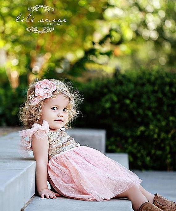 Mariage - Glitter gold and pink Birthday Outfit..Flower Girl Dress..Tutu Birthday Outfit.Flower Girl Outfit..Pink and gold birthdays.Flower Girl Dress