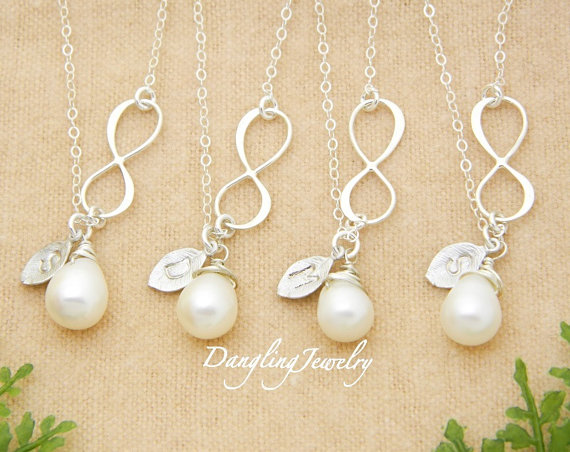 Hochzeit - Personalized Bridesmaid Gifts, SET of 4, Infinity Necklace, Pearl Necklace, Bridesmaid Gift Ideas, Wedding Party, Bridesmaid Necklace