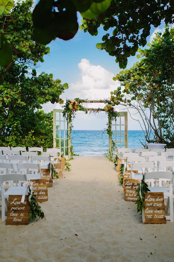 Свадьба - Colorful Beach Wedding: Paige & Adam At The Jupiter Beach Resort