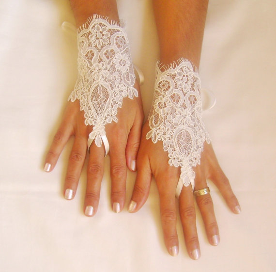 Свадьба - ivory Wedding Glove, ivory lace gloves, Fingerless Glove,  FREE SHIP 0031