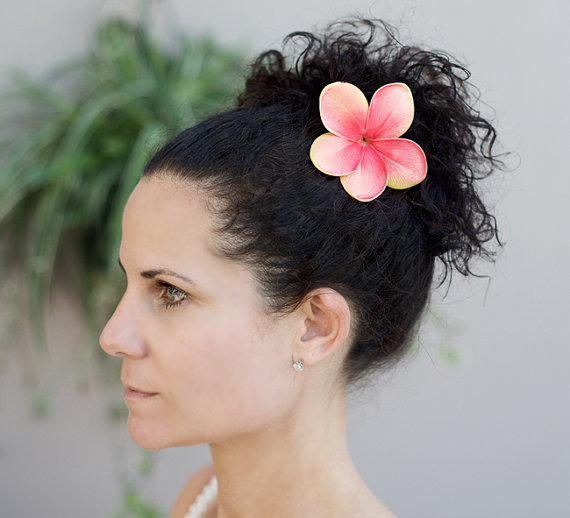 Hochzeit - Perfect Silk Natural Touch Plumeria Flower in your Color - Hair Wedding Headpiece - Hair Clip