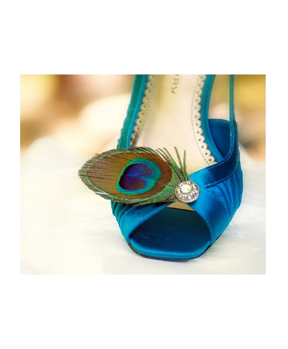 Hochzeit - Bridal Shoe Clips Sparkly Peacock. Statement Stylish Derby. Feminine Couture. Peridot Iridescent Teal Green Aqua Blue. Bride Bridesmaid Gift