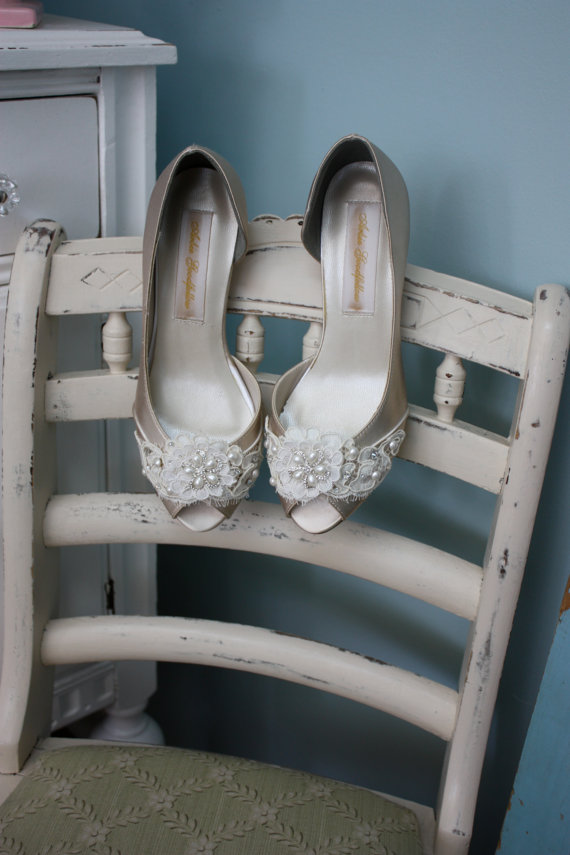 زفاف - Lace Shoe - Lace Wedding Shoes - Lace Bridal Shoes - Vintage Lace - Crystals - Pearls - Choose Heel Height - Choose From Over 100 Shoe Color