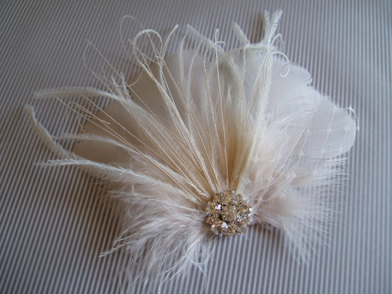 Wedding - wedding hair accessory, ivory hair clip, Bridal Hair Piece Bridal Feather Fascinator, Feather Hair Piece, Wedding Hair Accessories