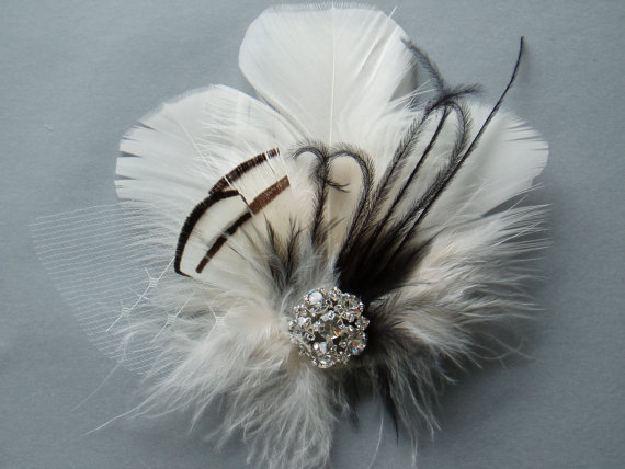 Hochzeit - Bridal Hair Clip Bridal Feather Fascinator, Feather Hair Piece, Wedding Hair Accessory, ivory black hair clip