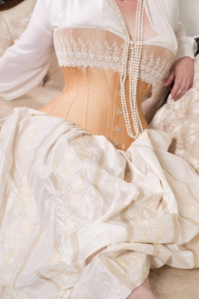 Mariage - Indie Corsetiere Spotlight: Laurie Tavan's Historical Fusion