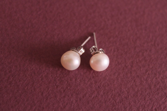 Mariage - Freshwater Pearl Earrings, wedding jewelry, bidesmaid earrings gift, naturalpearl stud earrings, pearls post earrings
