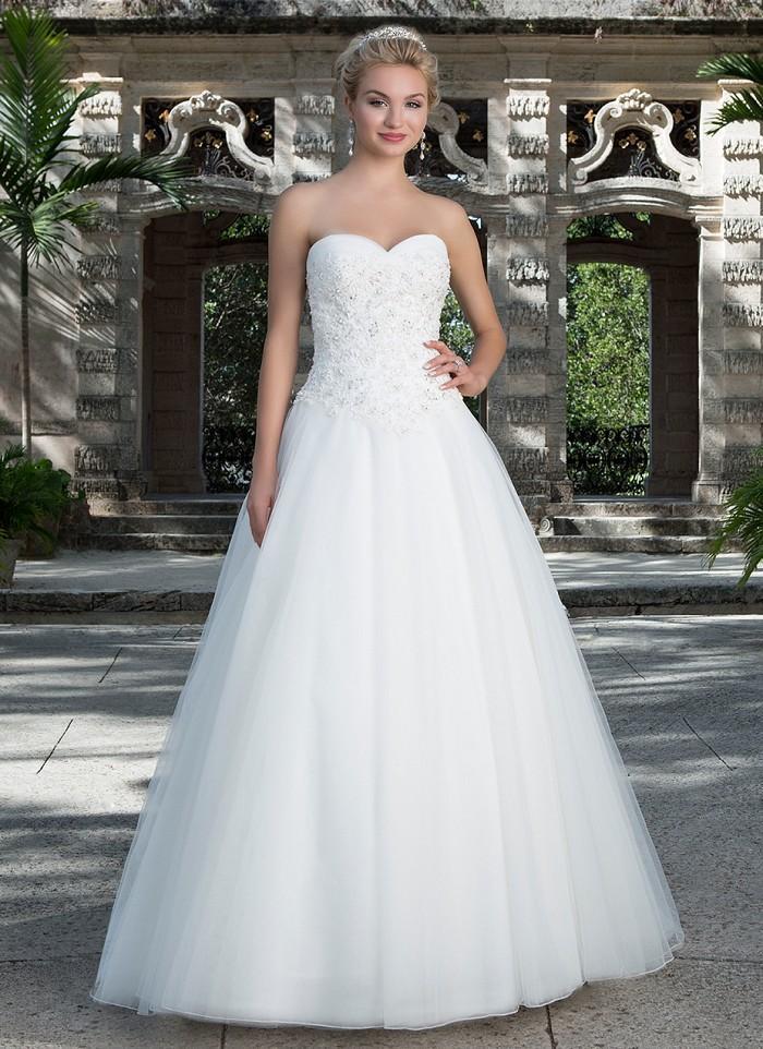 Tulle Off-Shoulder Prom/Wedding Dress With Court Train & Puff Sleeves - Sweetheart Neckline, Lace-Up Back