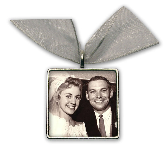 زفاف - Wedding Memorial Bouquet Photo Charm with Engraved Message-  Wedding Accessories Silver Pewter - Square 1" x 1"