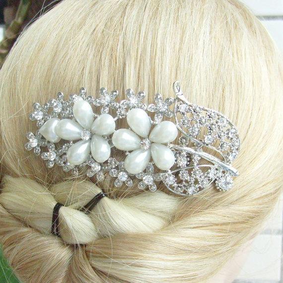 Mariage - Wedding Hair Accessories Silver-tone Pearl Rhinestone Crystal Bridal Hair Comb Wedding Headpiece Bridal Jewelry Flower Hair Comb FS0509D1