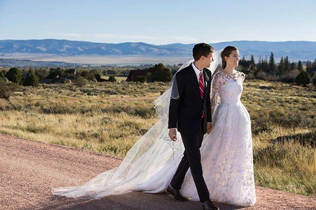 Hochzeit - Allison Williams On Instagram: “9.19.15

Dress By @oscarprgirl
Photo By @christianothstudio”
