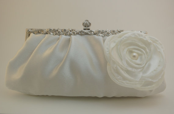 Hochzeit - Ivory Bridal Clutch - Flower Wedding Clutch - Ivory Wedding Clutch - Satin Clutch - Bridal Handbag - Formal Clutch - Ivory Wedding Purse