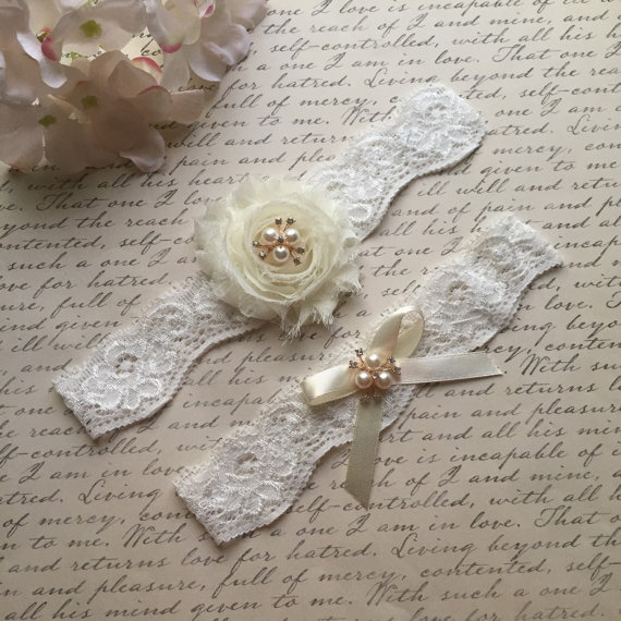 Mariage - Wedding Garter , bridal garter, wedding lace garter,Ivory Lace Garter, Toss Garter