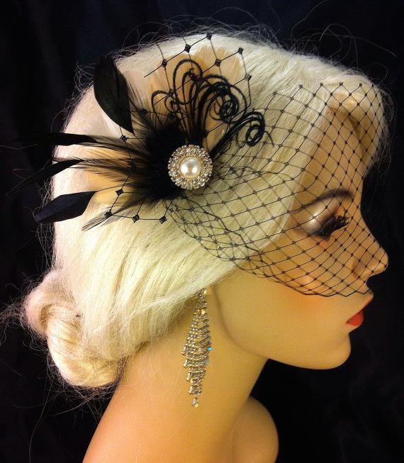Свадьба - Feather Hair Fascinator, Wedding Hair Clip, Bridal, Prom, Wedding Hairpiece, Great Gatsby, Champagne and Black, Veil Set