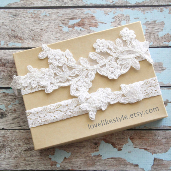 Mariage - Ivory Pearl Beaded Lace Wedding Garter Set ,Ivory Lace Garter Set, Toss Garter , Keepsake Garter, / GT-46IV