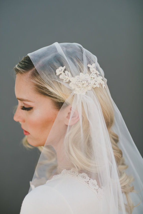 Свадьба - Gold Lace Juliet Bridal Cap Wedding Veil, Alencon Lace Veil,  Silver Lace Adorned Veil, Bohemian Veil, Great Gatsby 1920's Veil, Style #1109