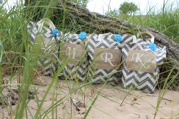 Mariage - 4 Rustic Bags - Bridesmaid Gifts - Gray Chevron Tote Bags - Burlap Totes